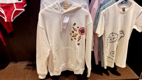 クイーンズタウンのクッキータイムバーで販売されているフード付きパーカー