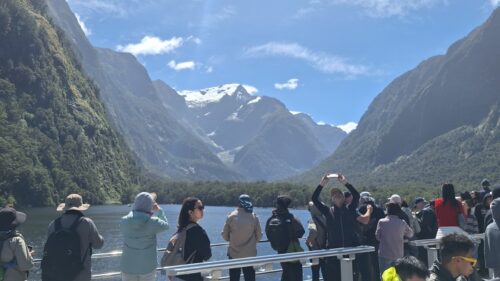 ハリソンの入り江から見張らすマウントペンブローグ