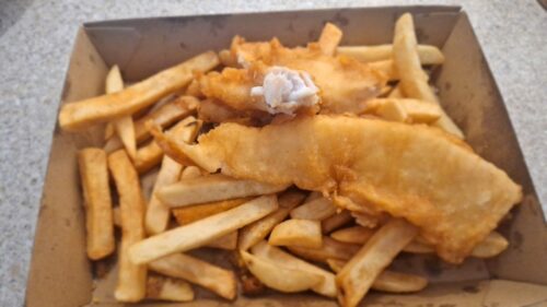 Erik's Fish & Chips のブルーコッドとチップス　スモールサイズ