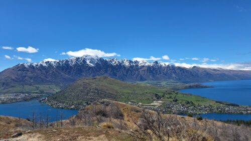 クイーンズタウンヒル頂上からリマーカブル山脈方向を見晴らす