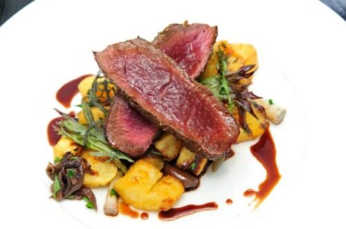 クイーンズタウン Botswana-Butcheryレストランのベニソン・サーロイン