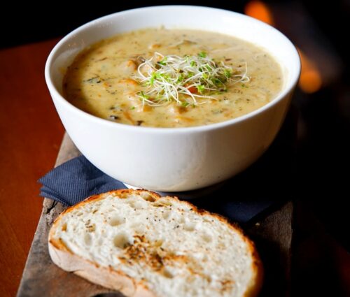 クイーンズタウン Captains レストランでのシーフードチャウダー