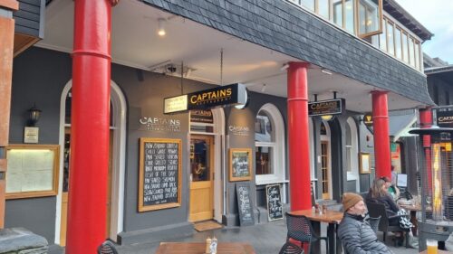 Captains Restaurant / キャプテン・レストラン