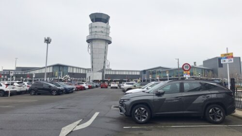 クライストチャーチ空港レンタカー駐車場