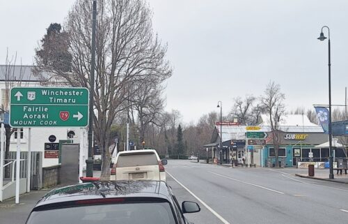 ジェラルディンの町の中の国道79号線への右折手前にある道路標識