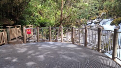 マリアン・フォールズ見晴らしデッキ