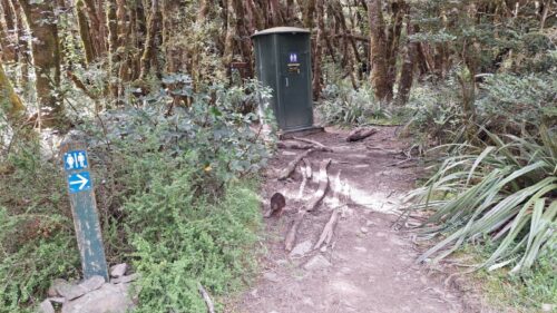 レイクマリアン・トラック上部の簡易トイレ