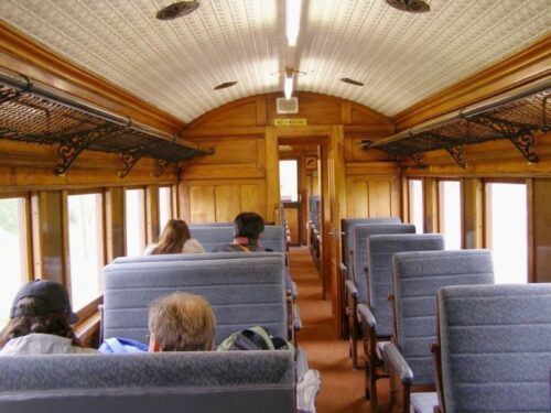 タイエリ峡谷鉄道の一般車両の座席