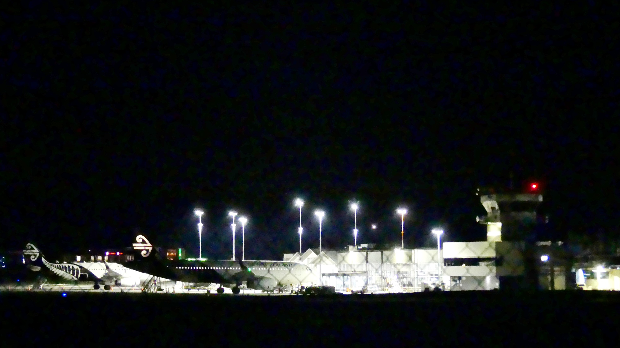 クイーンズタウン空港AM07時発NZ638便