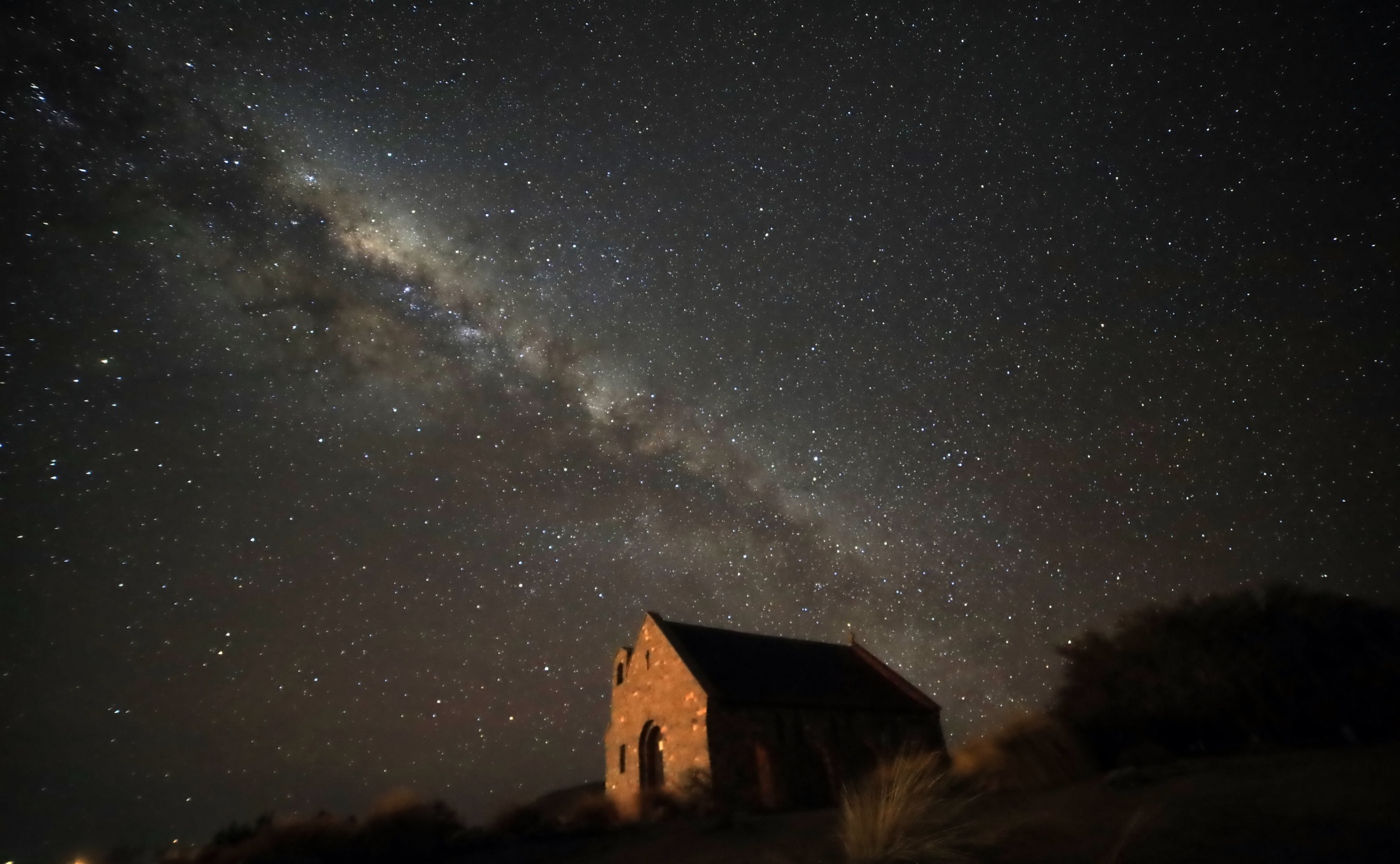 テカポ8月天の川と良き羊飼いの教会