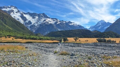 ケアポイントへ向かう途中で渡る大雨の後には川になるトラック区間 26'3月16日