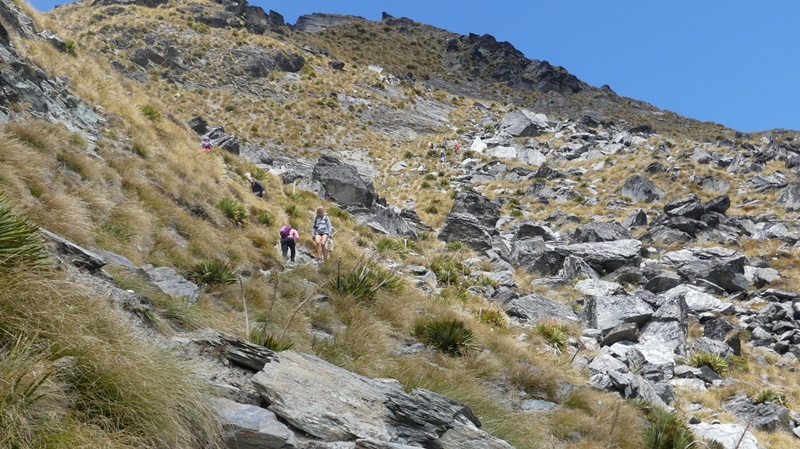ベンロモンド山頂への急な岩場の登り道