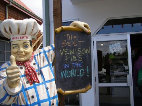 テアナウ名物ベニスンパイ