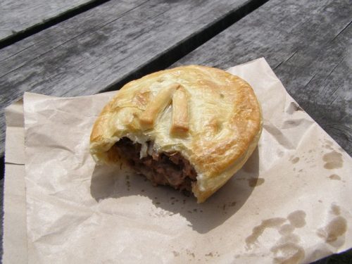 テアナウベニスン鹿肉パイ