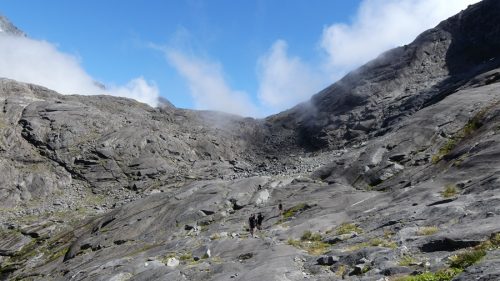 ゲートルードサドルへの大岩の谷間の登り