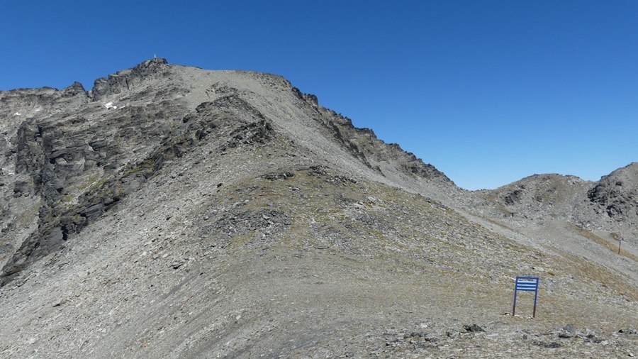 リマーカブルノースサミットへの麓の峰