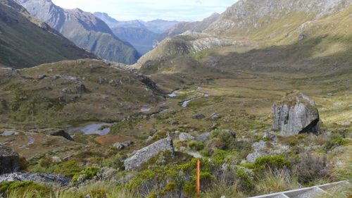 ルートバーン渓谷を見晴らすハリスサドルへの道のり