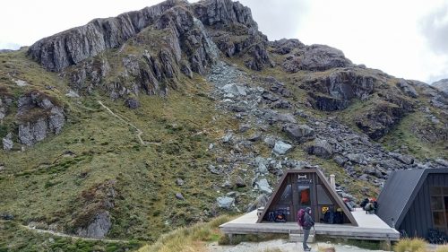 ハリスサドルシェルターとコニカルヒルへのトラック