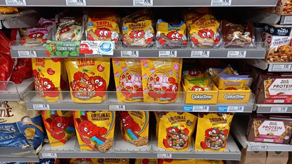 クッキータイムスーパーマーケットの陳列棚