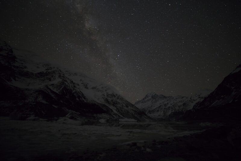マウントクックフッカー氷河湖Raw画像13枚を重ねたJPG写真