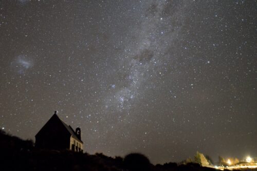 2025年8月25日PM22:44テカポで南十字星が良き羊飼いの教会の南の夜空に横たわる