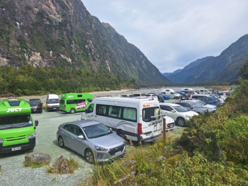 ミルフォードサウンド無料駐車場