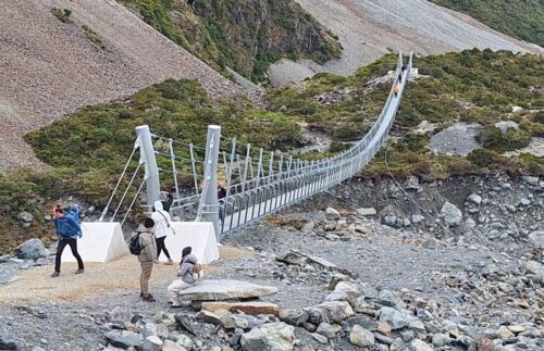 新フッカバレー第2の吊り橋、ワイヤーで支えられているだけだけど、揺れは感じられないのが不思議
