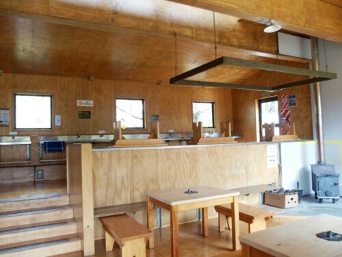 ルートバーンフォールスハットのキッチン＆リビングルーム