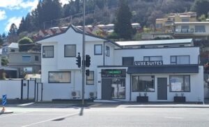 ラグジュアリ・スイーツ & アパートメンツ