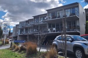 ウィスラ－・クイーンズタウン・アパートメント