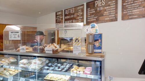 アロータウン・ベイカリーの店内