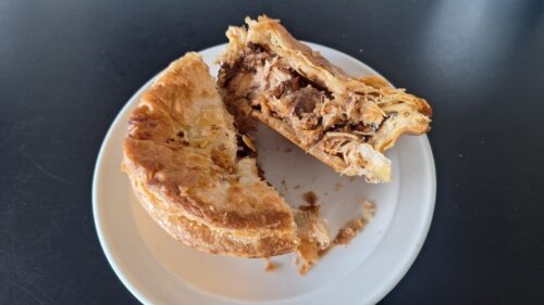 Sanga's Piesの人気パイ、Underbelly (プルドポークパイ） 