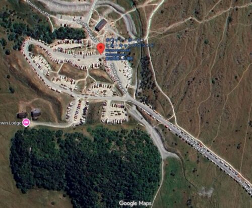 マウントクックホワイトホースヒル駐車場とHooker Valley Road の路肩に駐車されている車の数が多いのが分かるグーグルマップ