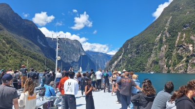 デールポイントから見晴らすミルフォードサウンドの景観