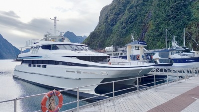 ピュアミルフォードのミルフォードサウンドでのクルーズ船、The Gem of The Sound