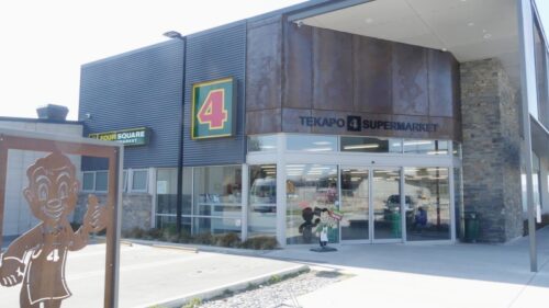 テカポのFour Square Super Market 