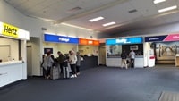 ダニーデン空港内レンタカー受付カウンター