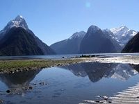 ミルフォードサウンド遊歩道先からの景色