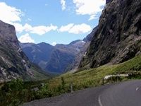 クレダウ渓谷ホーマートンネル出口すぐ