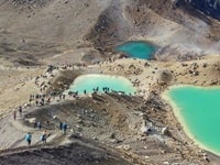 トンガリロ・アルパイン・クロッシング歩いている人たち