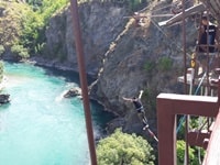 カワラウ・バンジージャンプ